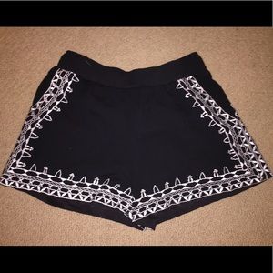 FLORENTIA EMBROIDERED SHORTS